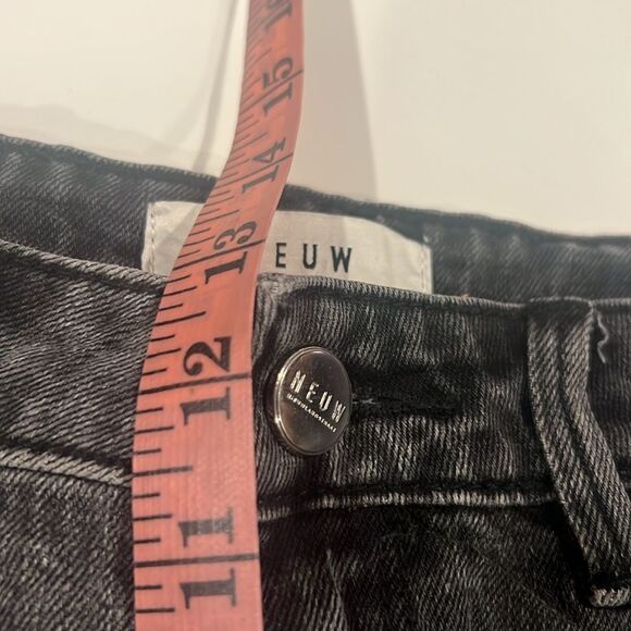 NEUW DARK WASH RAW HEM JEANS SHORTS - Picture 6 of 8